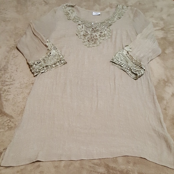 "Mad Style" Beautiful Embellished Tunic. Sz. Lg. - Picture 8 of 8